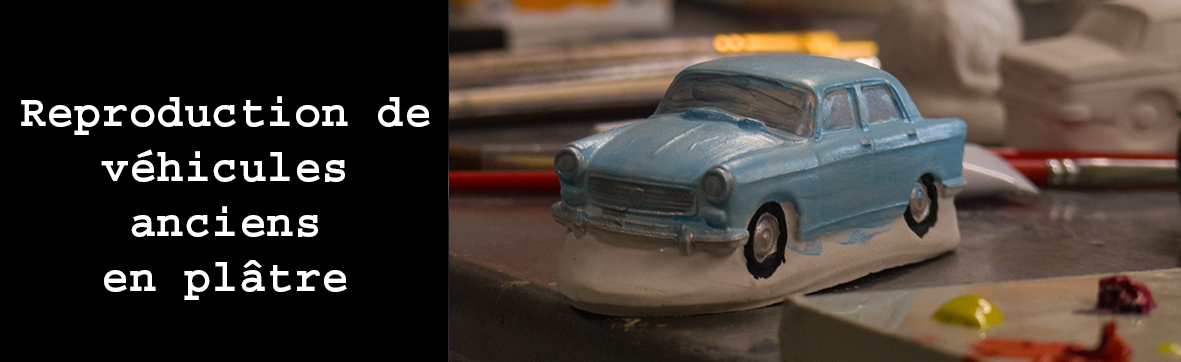 Véhicules anciens en plâtre